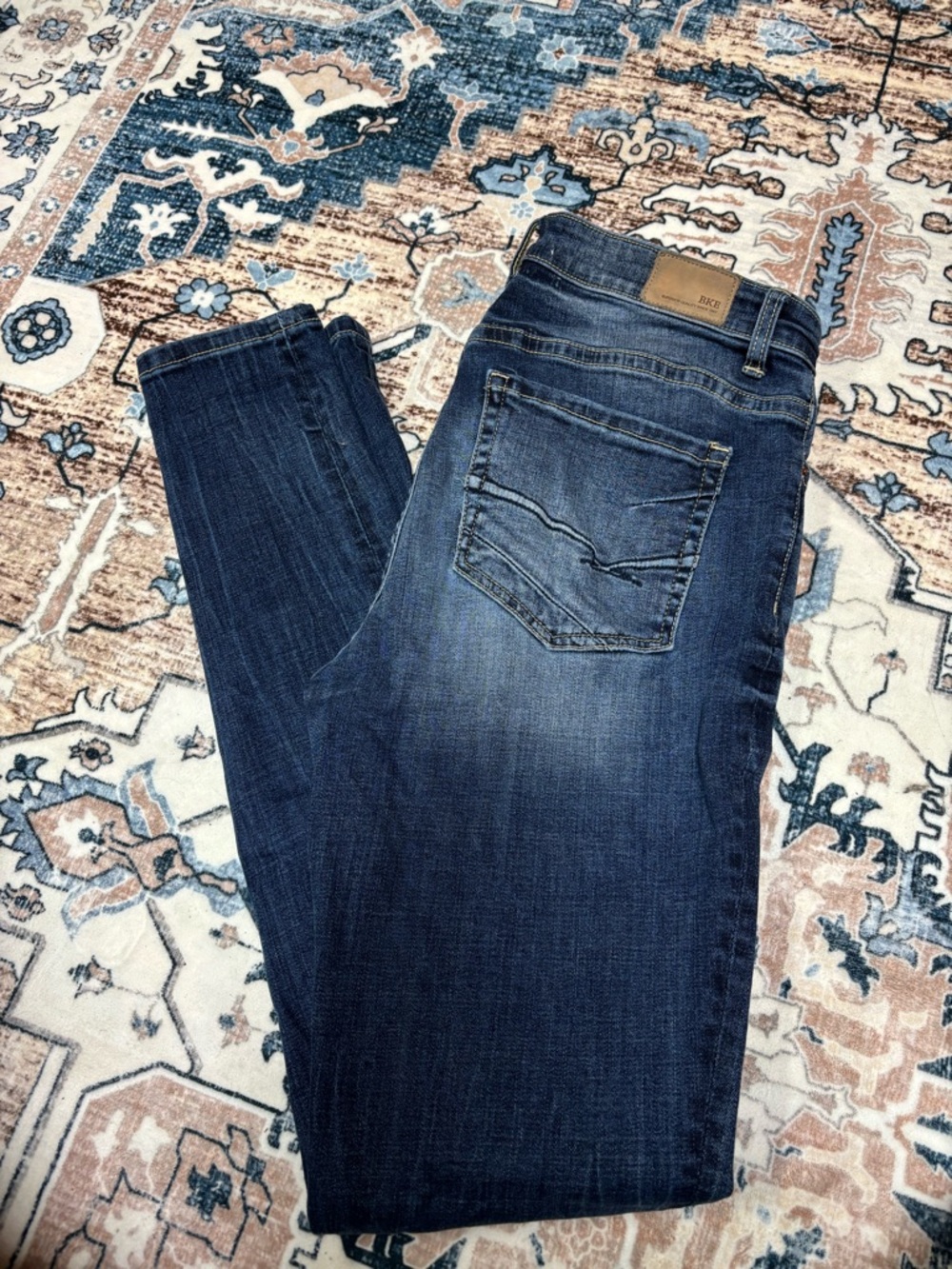 BKE Women's distressed Skinny Jeans